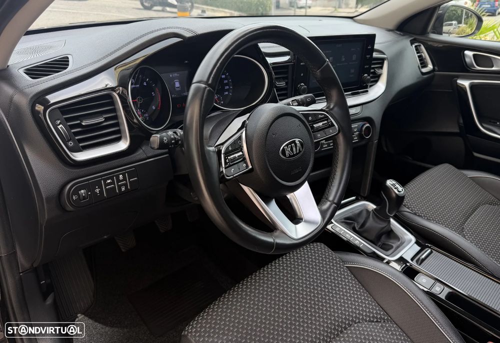 Kia Ceed SW 1.6 CRDi MHEV Drive+SRF - 13
