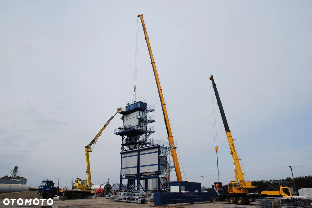 MAN Bumar Koszalin PT 30-02 z kabiną dla operatora Podnośnik koszowy 30m Zwyżka 30m Zasięg boczny 21m udźwig kosza 365kg Praca w negatywie Na podwoziu przejcówki MAN / Jelcz P642 Podnośnik z kabiną operatorską i rozsuwanymi podporami