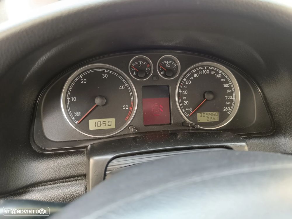 VW Passat 1.9 TDi Highline - 7
