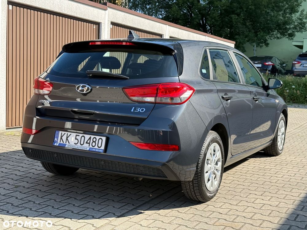 Hyundai i30 1.5 DPI Classic + - 21