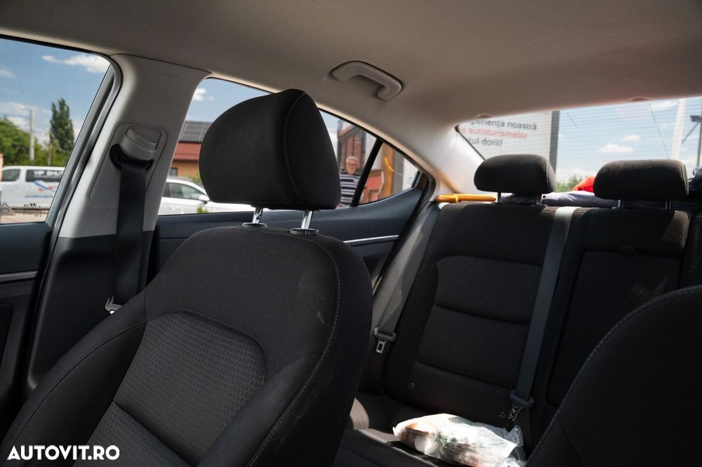 Hyundai Elantra 1.6 MPi Comfort - 24