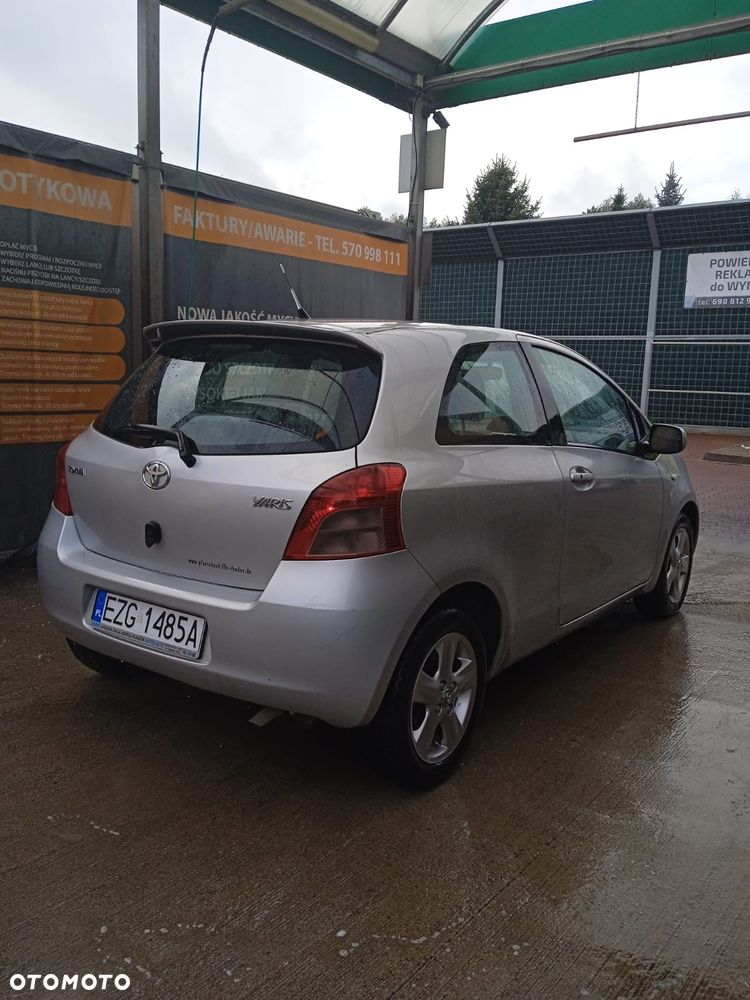 Toyota Yaris 1.3 Sol - 4
