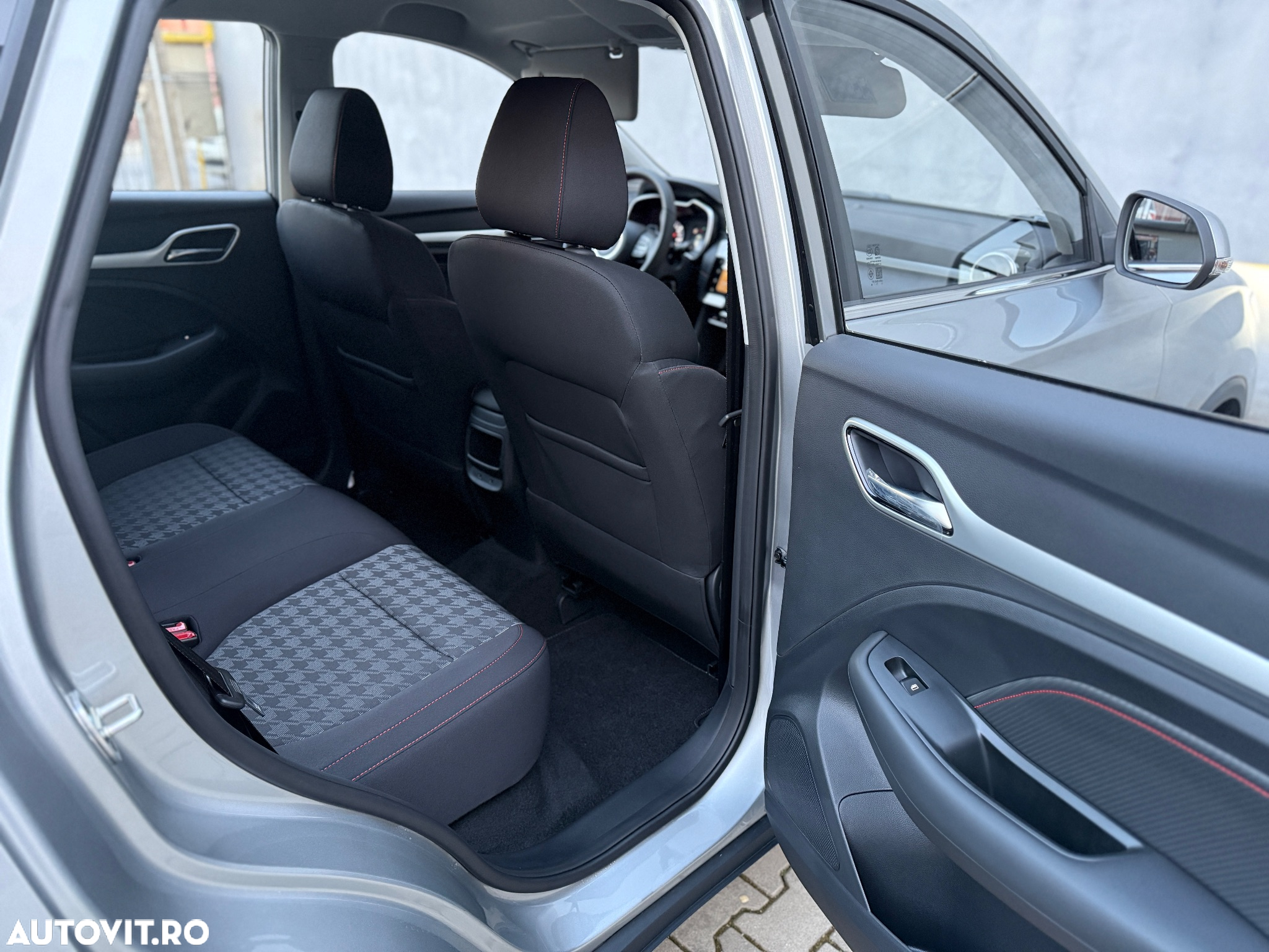 MG ZS 1.5 GSL 5MT Exclusive - 18