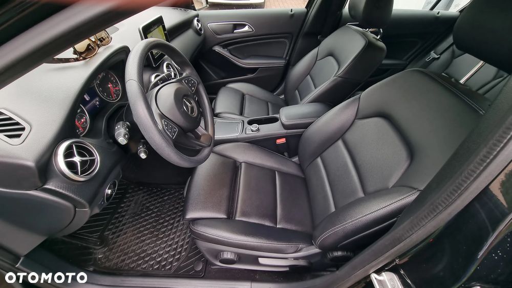 Mercedes-Benz Klasa A 180 7G-DCT AMG Line - 25