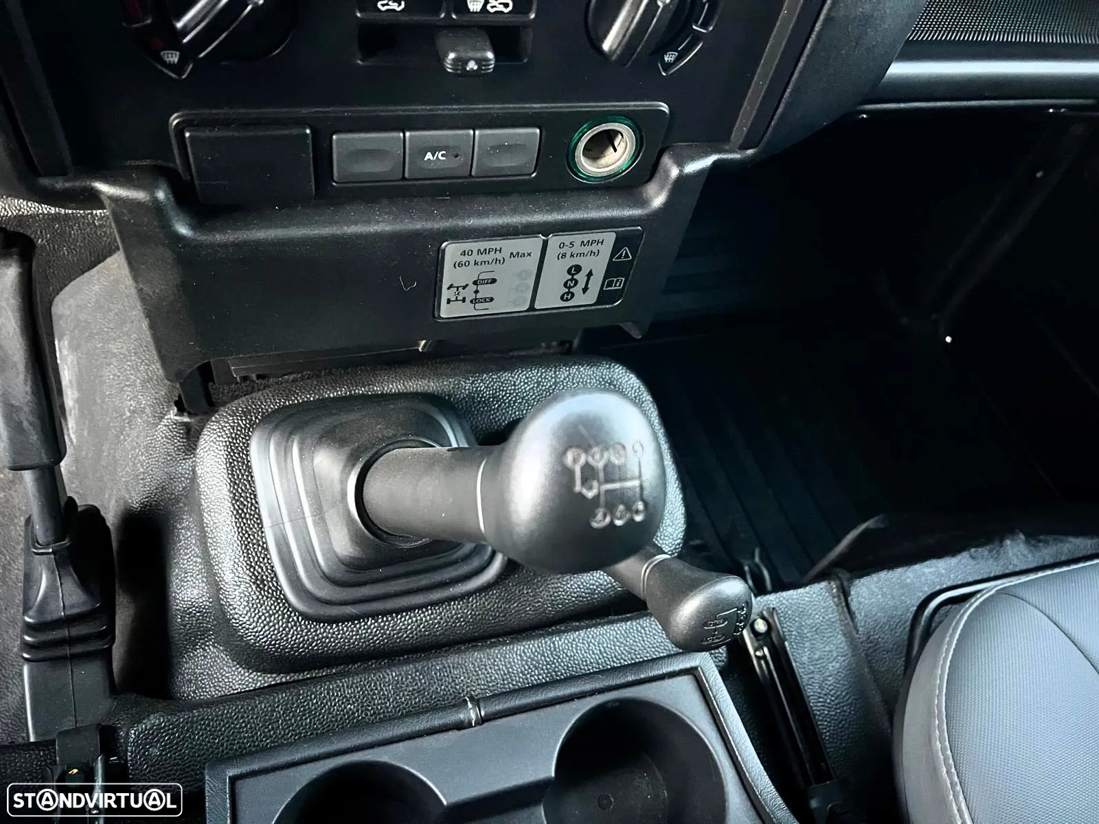 Land Rover Defender - 10