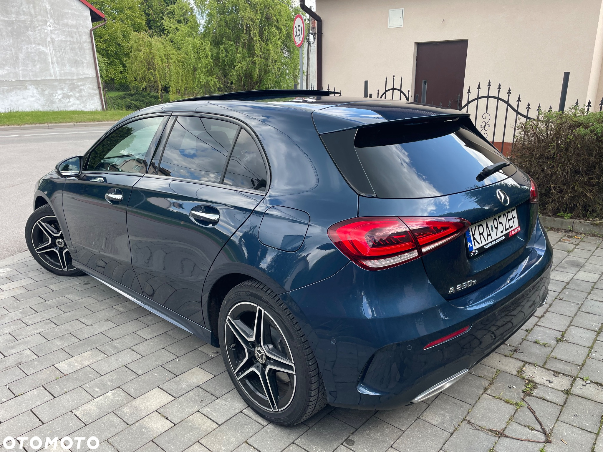 Mercedes-Benz Klasa A 250 E AMG Line 8G-DCT - 2