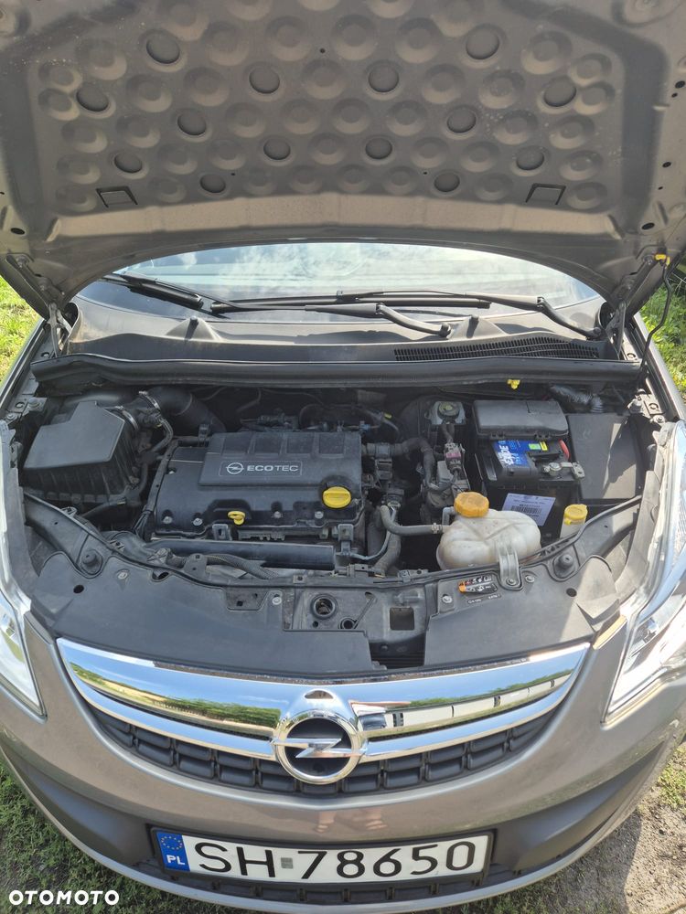 Opel Corsa 1.4 16V Cosmo - 9