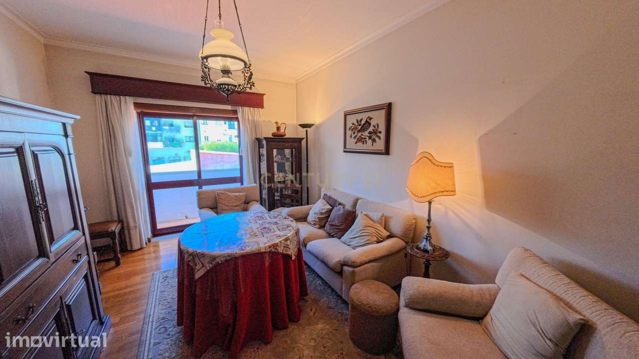 Apartamento Espaçoso em Viseu com 6 Quartos e Garagem