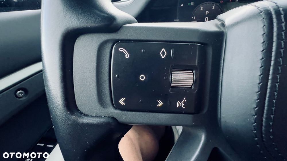 Land Rover Defender - 21