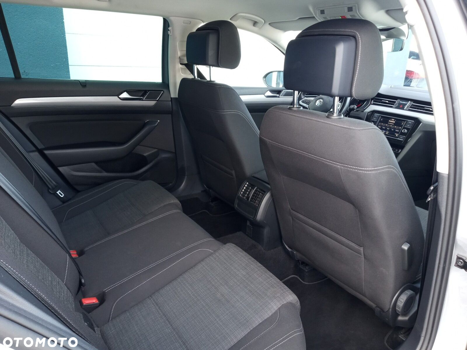 Volkswagen Passat 2.0 TSI Business DSG - 28