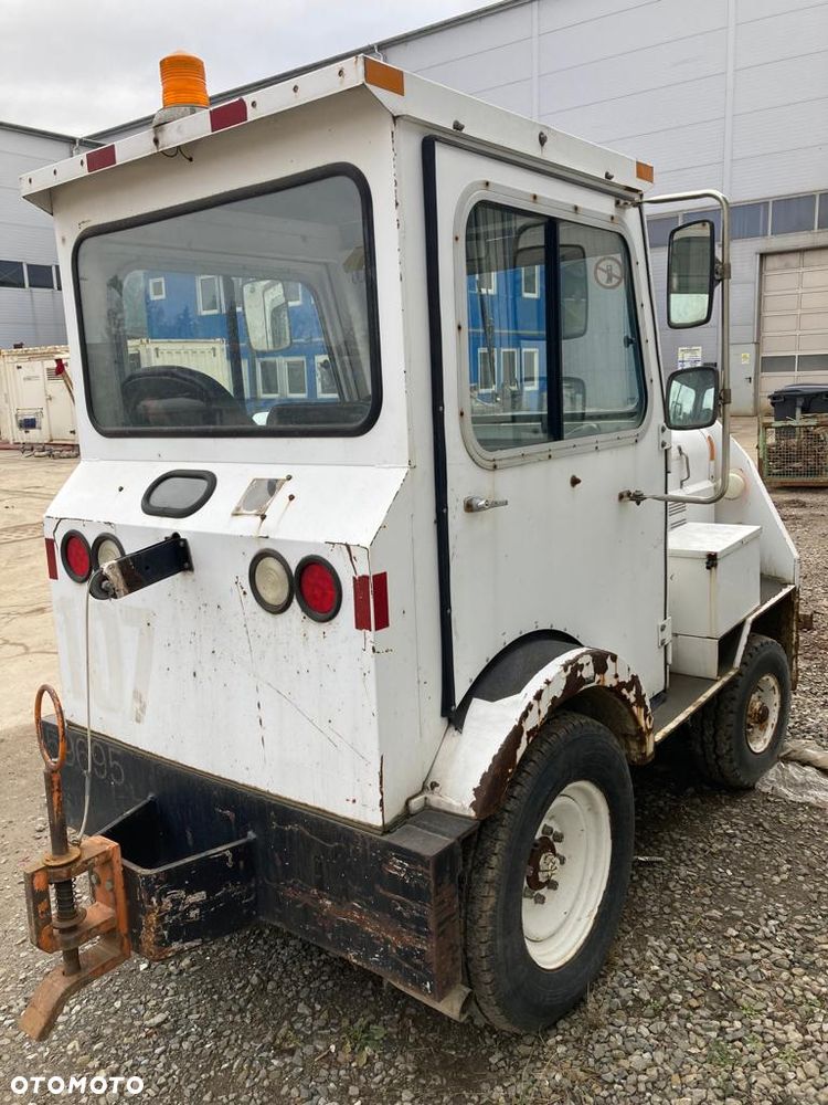 Inny TUG MA5042 - 4