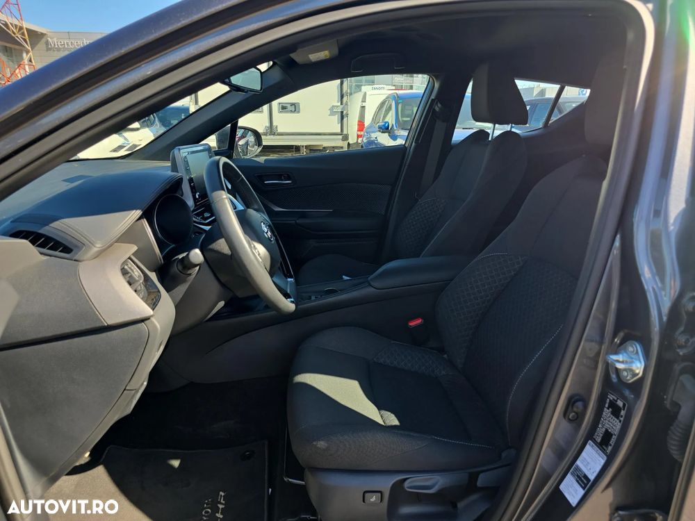 Toyota C-HR - 11