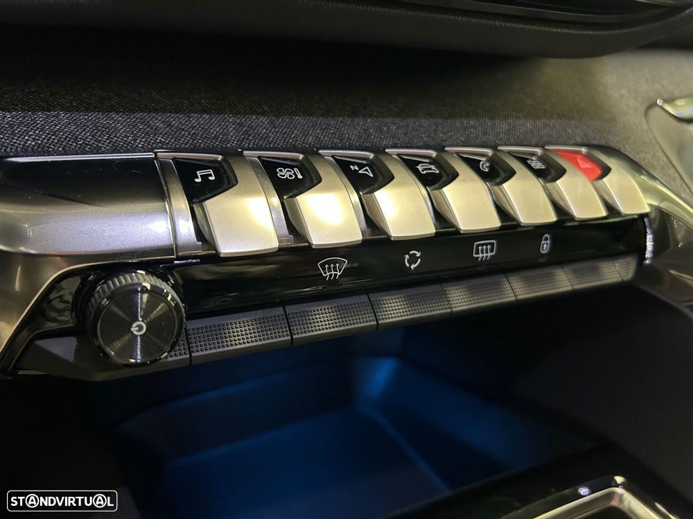 Peugeot 3008 1.2 PureTech Allure EAT8 - 32