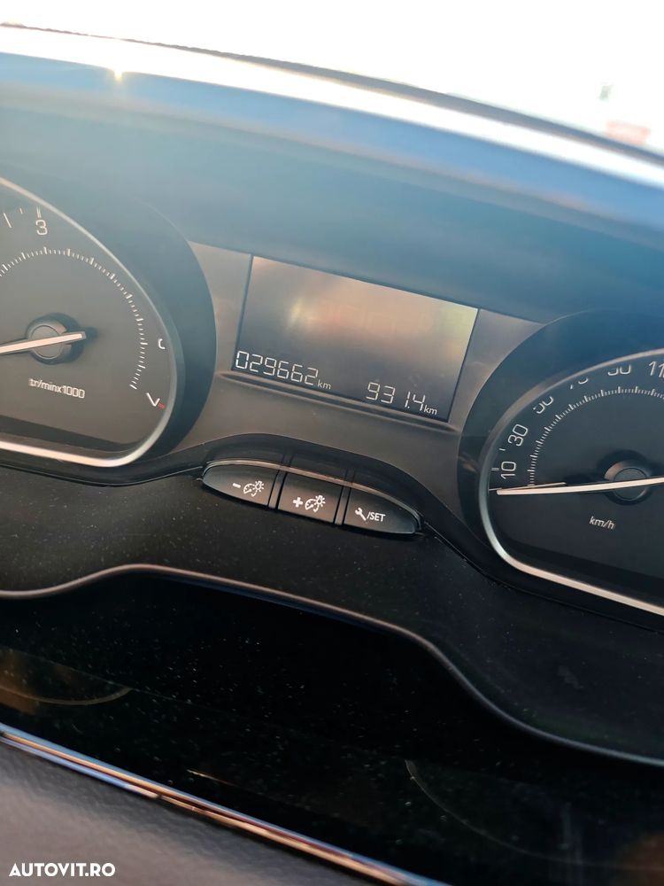 Peugeot 208 1.2 L PureTech Active - 13