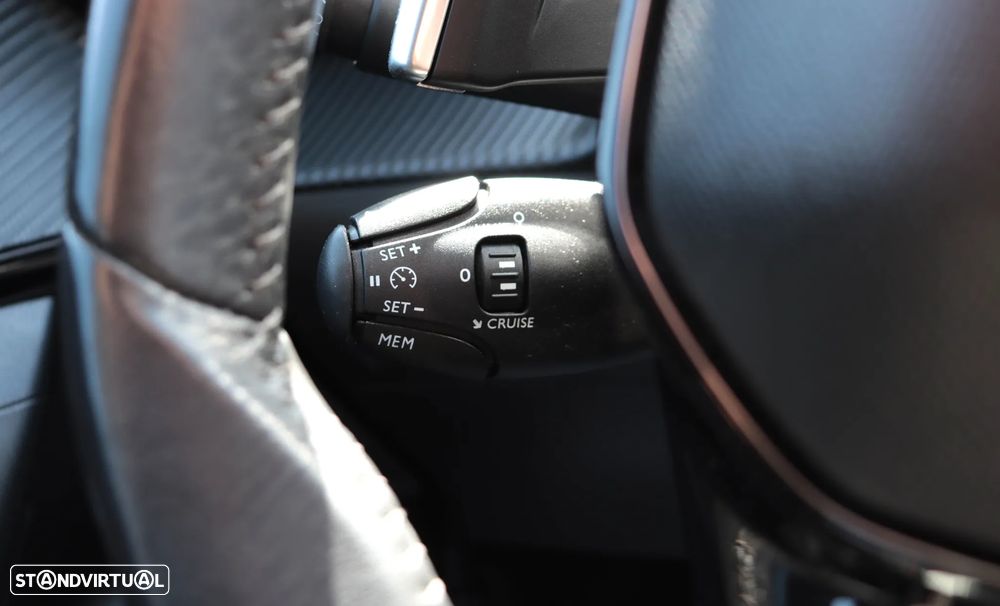 Peugeot 2008 1.2 PureTech Active EAT8 — fotografia 31