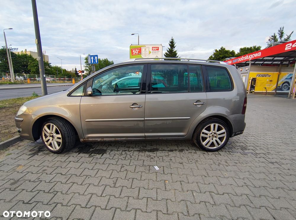 Volkswagen Touran 2.0 TDI DPF Highline - 4