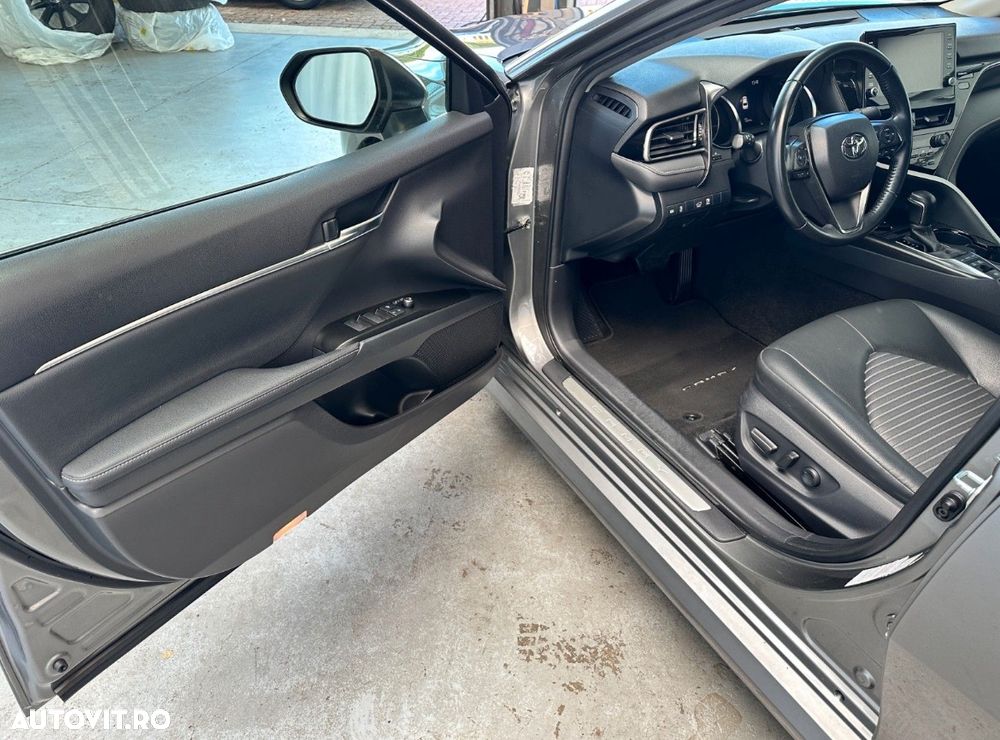 Toyota Camry Executive - 16