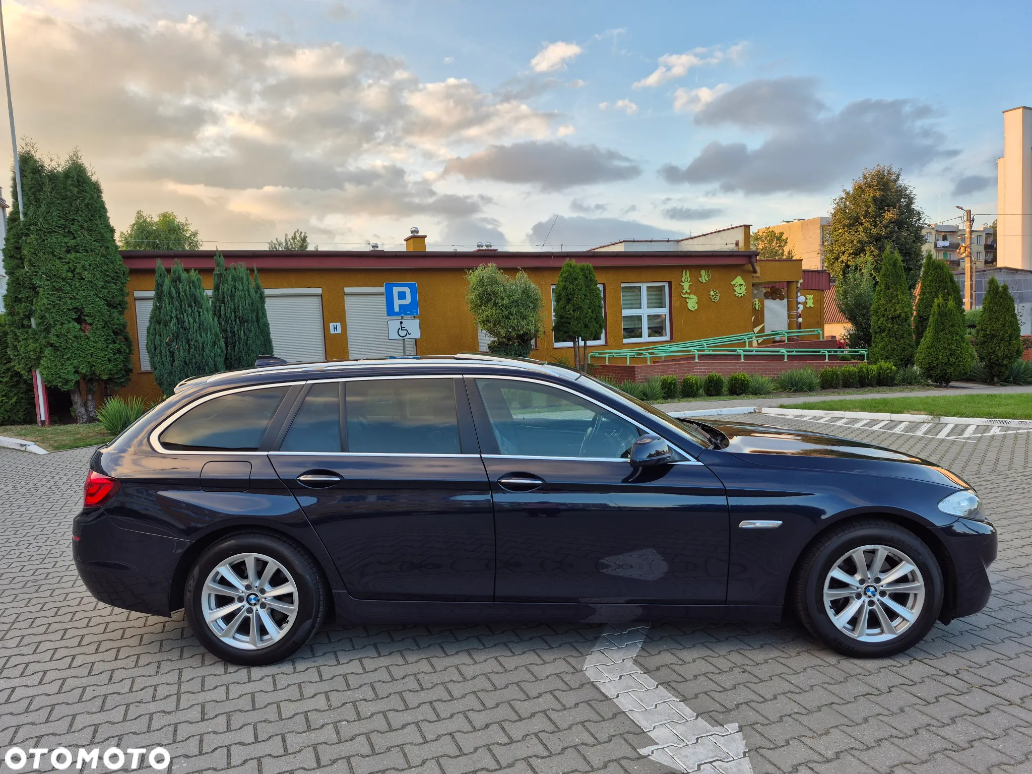 BMW Seria 5 520d Touring - 13
