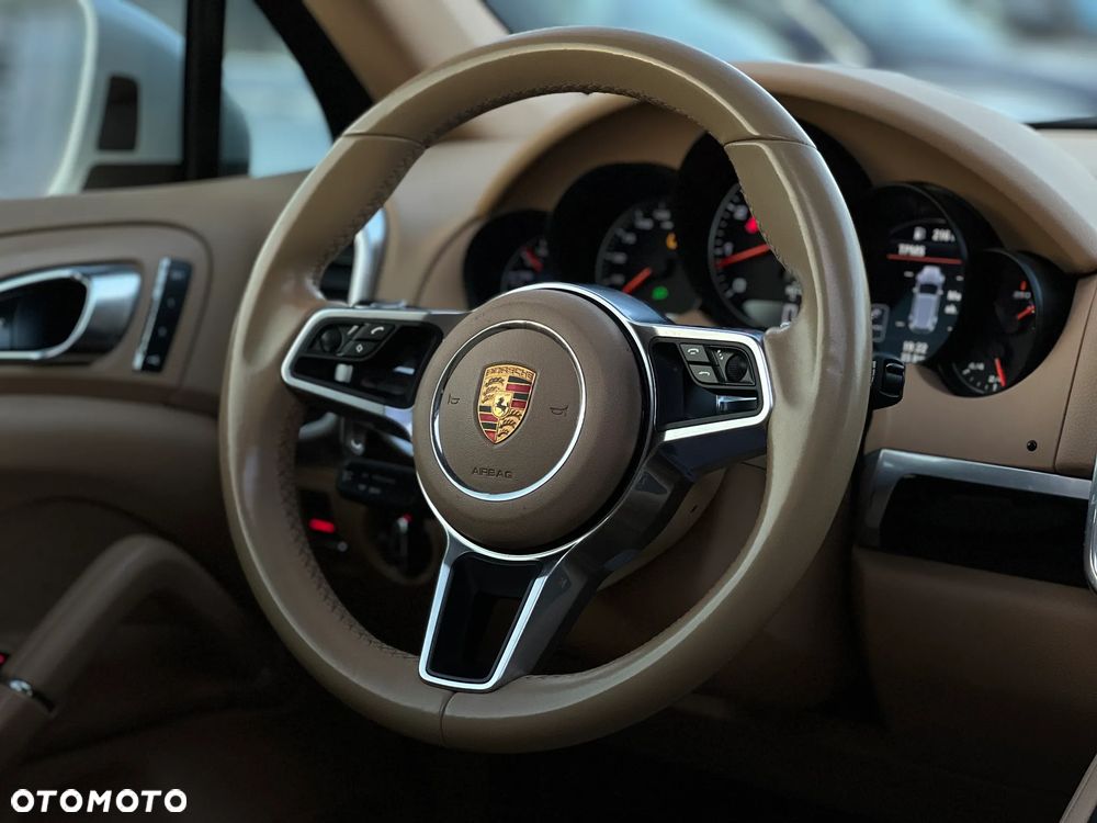 Porsche Cayenne - 27