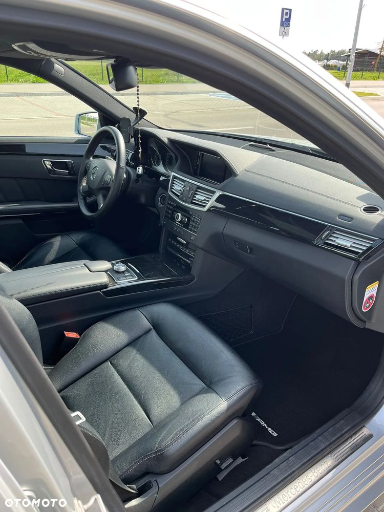 Mercedes-Benz Klasa E 300 CDI DPF BlueEFFICIENCY 7G-TRONIC Avantgarde - 22