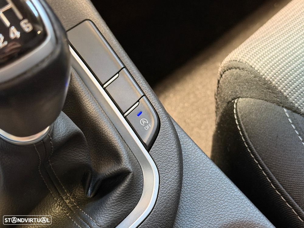 Hyundai i30 1.6 CRDI Comfort+Navi - 28