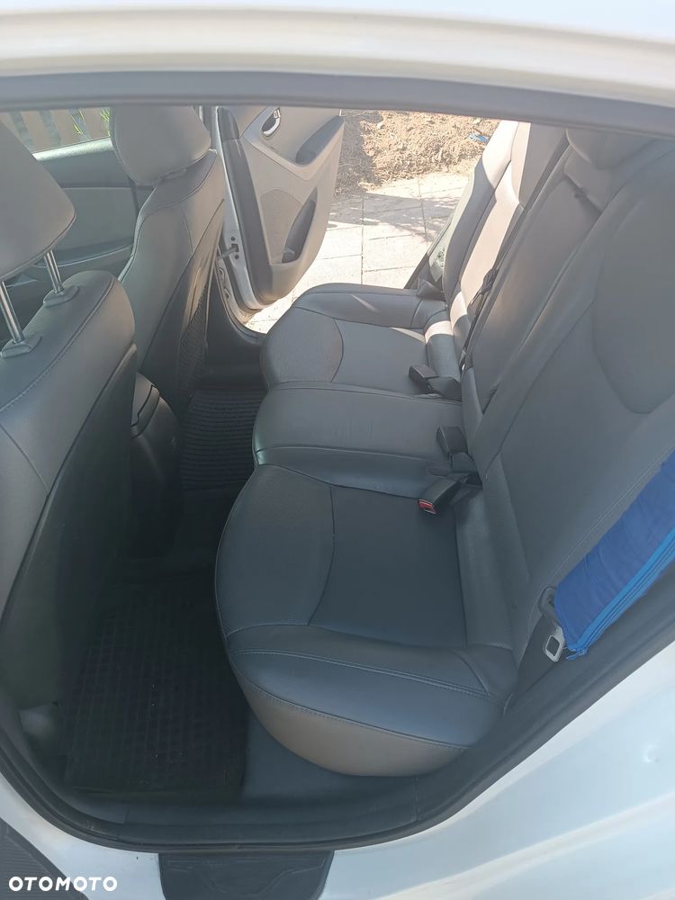 Hyundai Elantra - 27