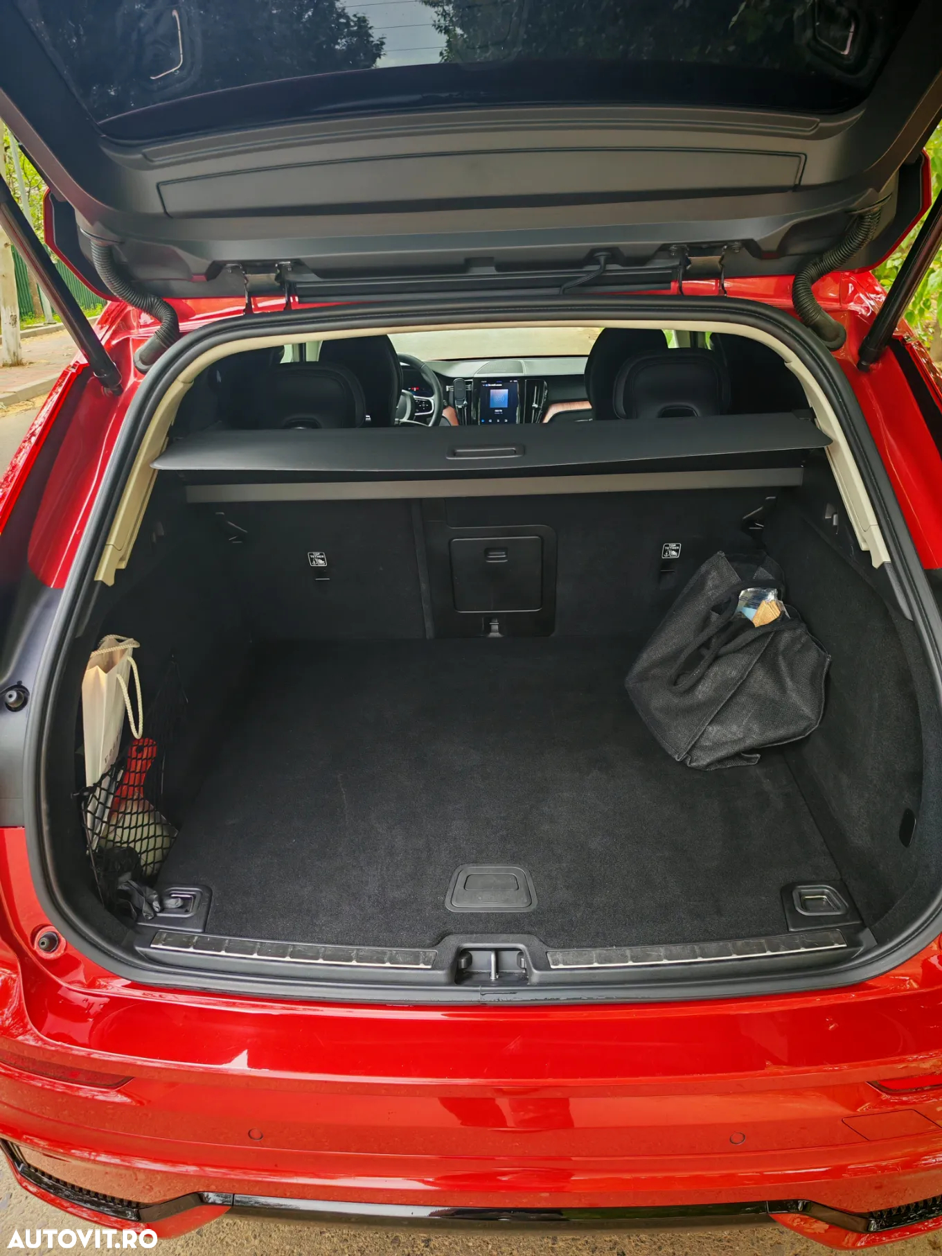 Volvo XC 60 B4 MHEV AT AWD Plus Dark - 8