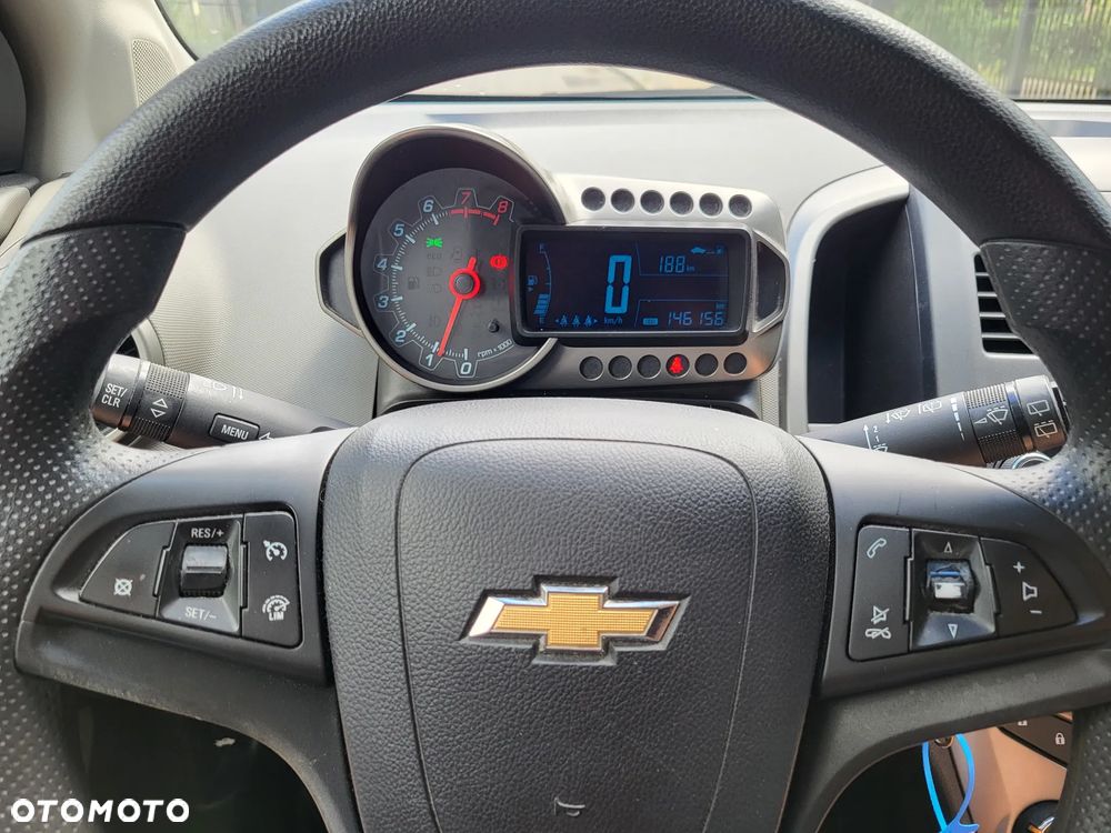 Chevrolet Aveo 1.4 LT - 10