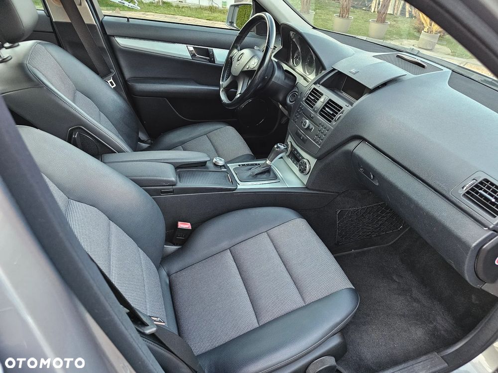 Mercedes-Benz Klasa C 180 CGI Automatik BlueEFFICIENCY - 14