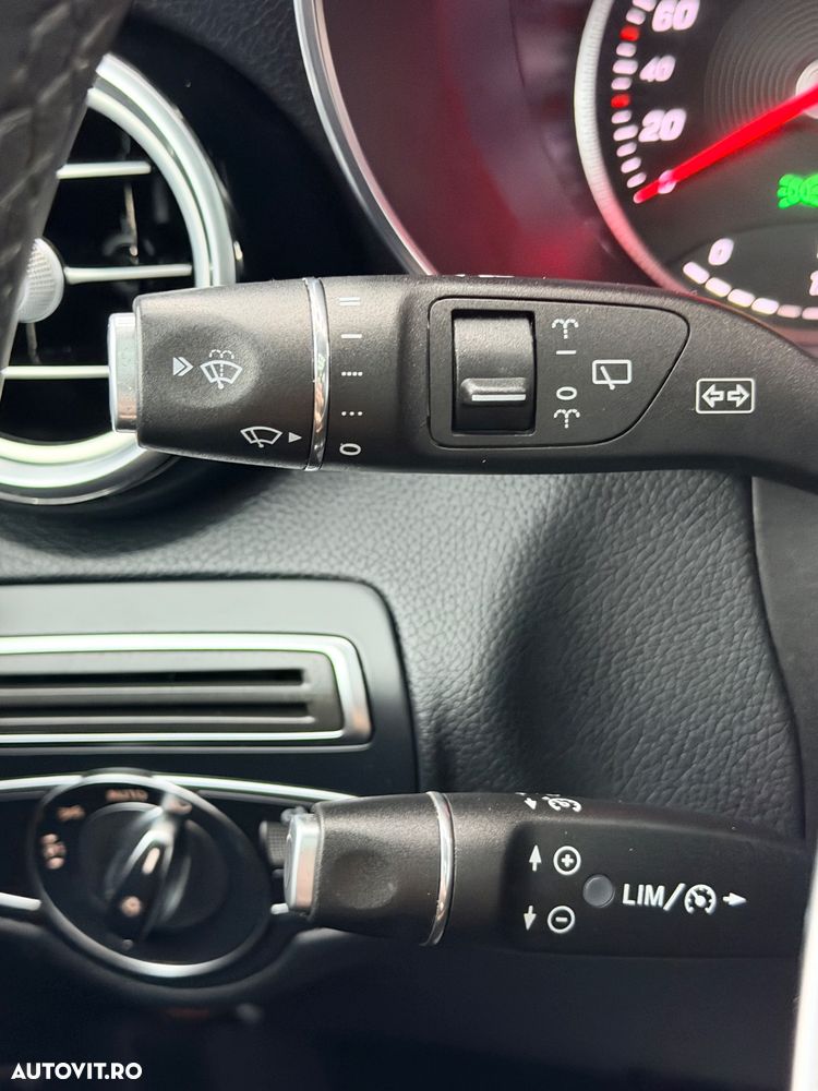 Mercedes-Benz GLC 250 4Matic 9G-TRONIC AMG Line - 26