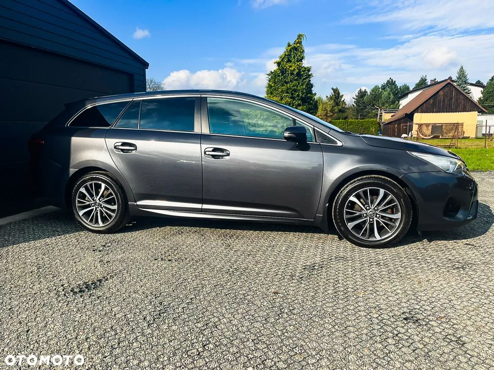 Toyota Avensis 1.6 D-4D Prestige - 3