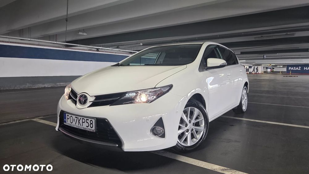 Toyota Auris 1.6 Premium + - 1