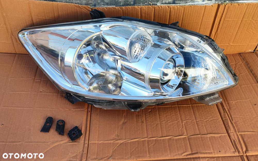Xenon prawy lampa prawa Toyota Auris I Lift 2010-