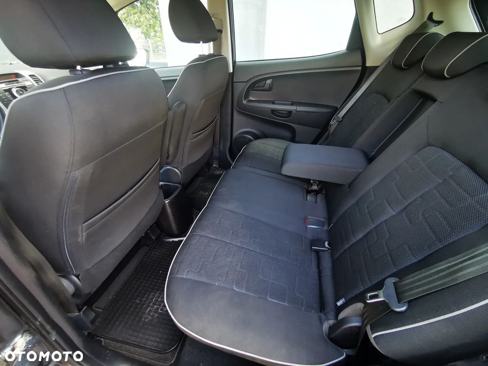 Kia Venga 1.6 CRDi 128 Business Line - 11
