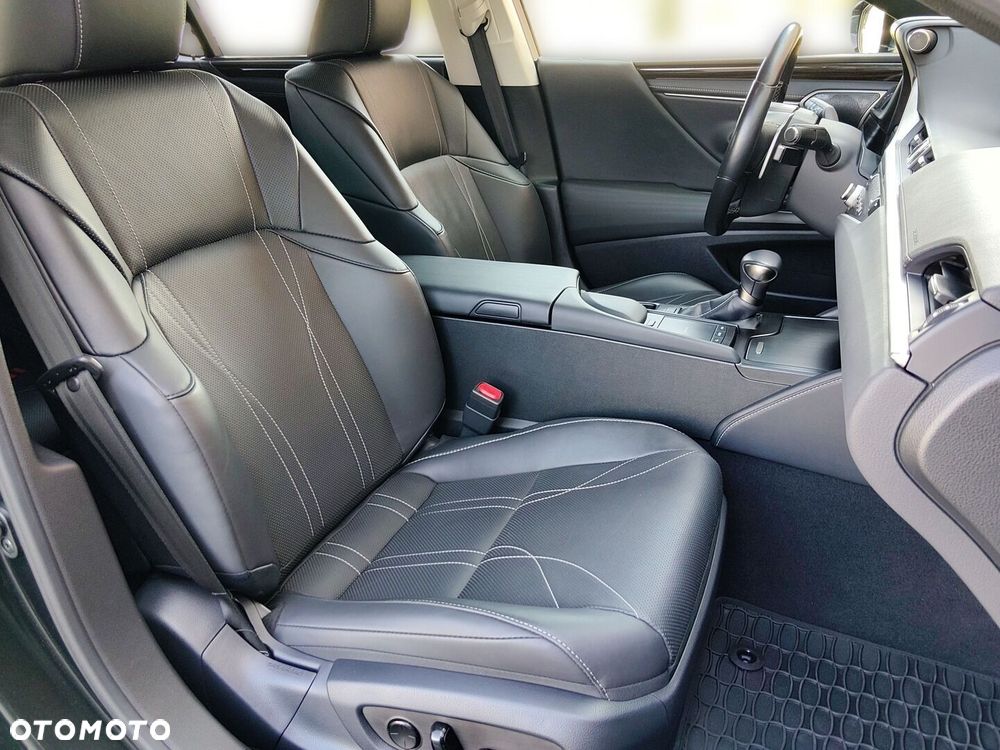 Lexus ES 300h Omotenashi - 14