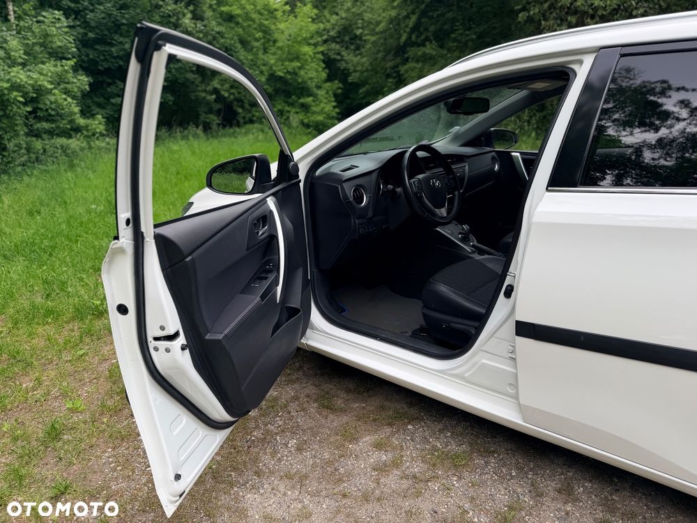 Toyota Auris Hybrid 135 Premium - 11