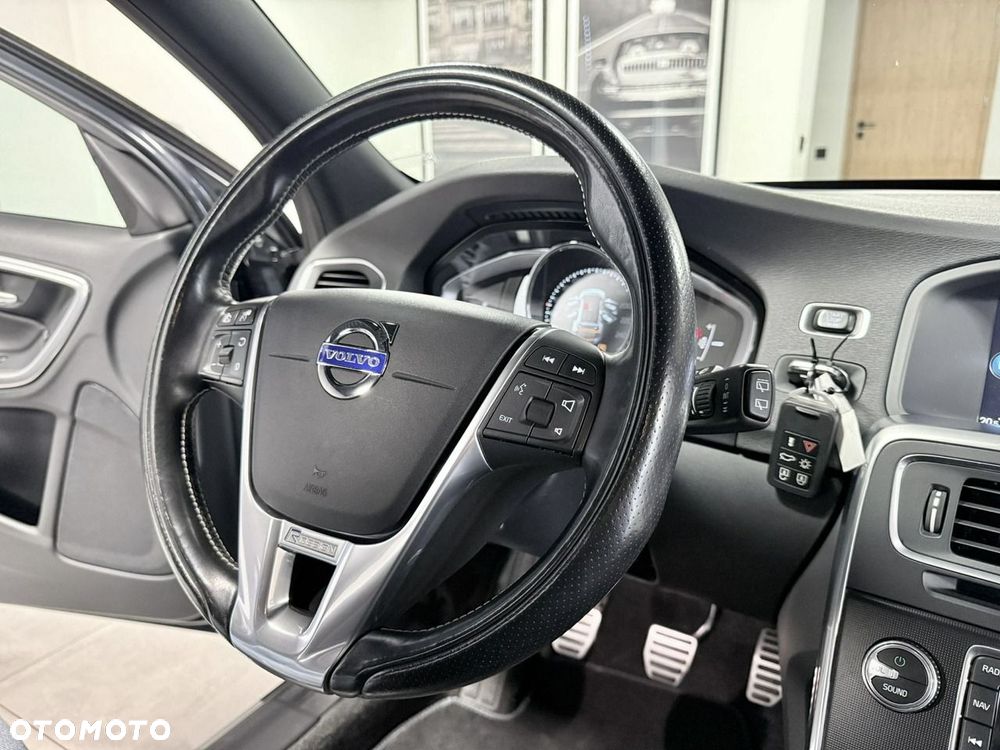 Volvo V60 D3 R-Design - 35