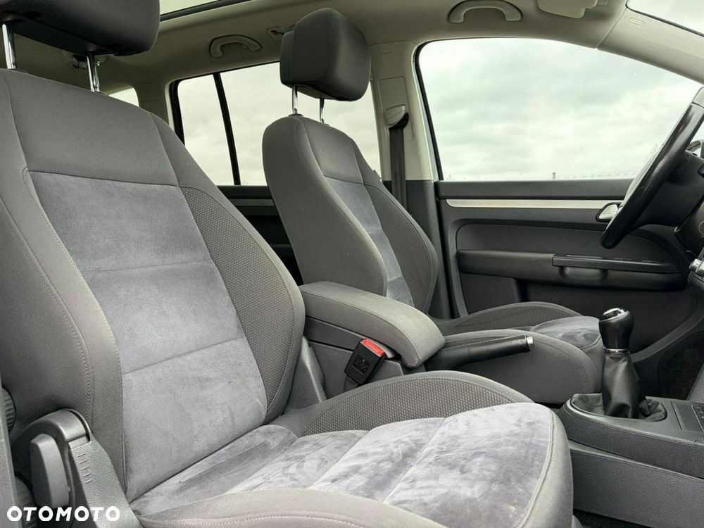 Volkswagen Touran - 24