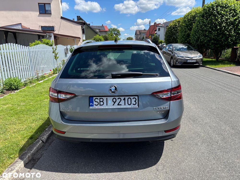 Skoda Superb 2.0 TDI 4x4 L&K DSG - 4