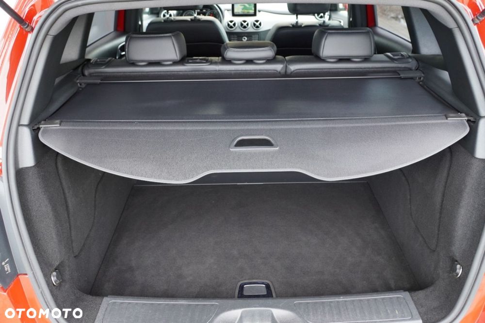 Mercedes-Benz Klasa B 180 UrbanStyle Edition - 23