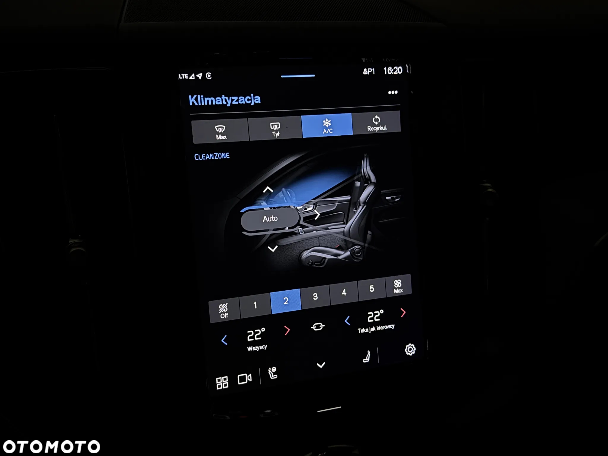 Volvo XC 60 B4 D Plus Dark - 19