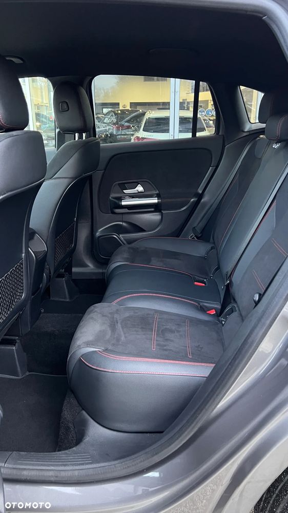 Mercedes-Benz GLA 200 AMG Line - 14