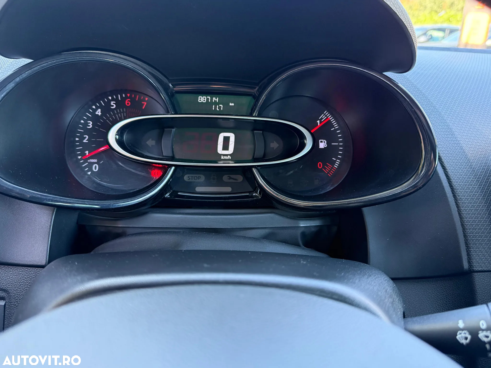 Renault Clio 1.2 16V 75 Life - 11