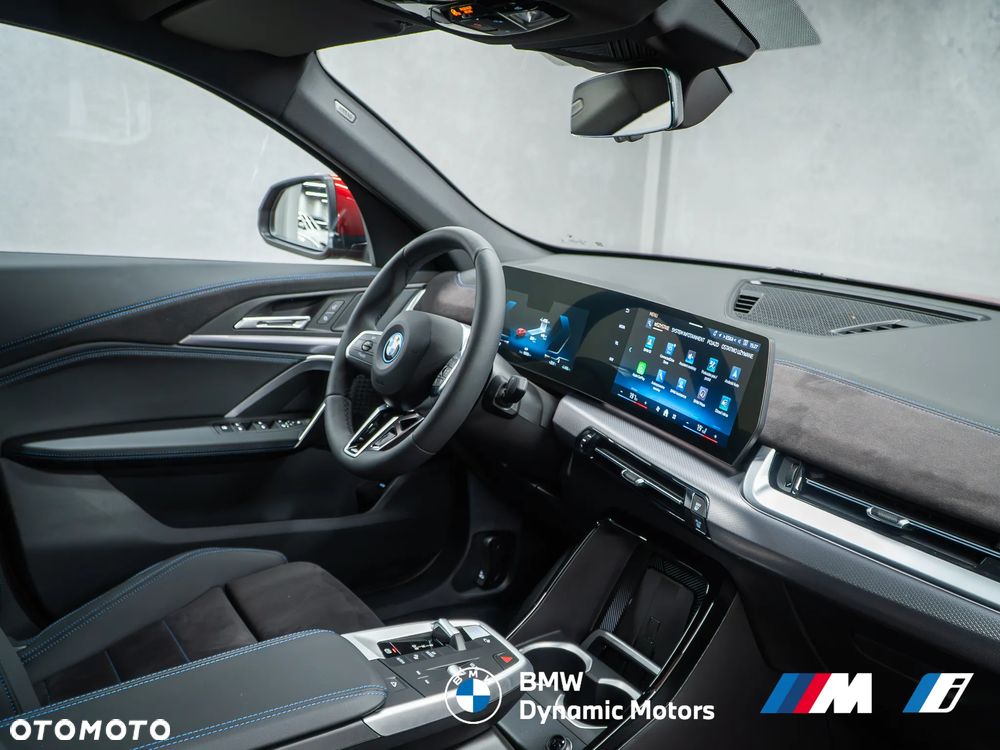 BMW iX2 eDrive20 - 21