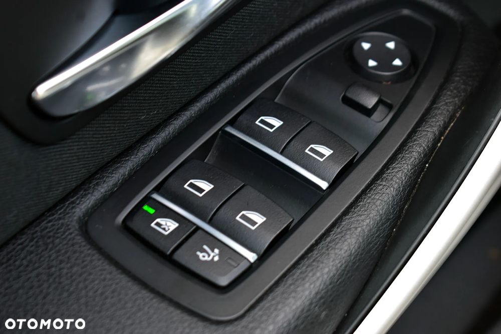 BMW Seria 3 320i Advantage sport - 18