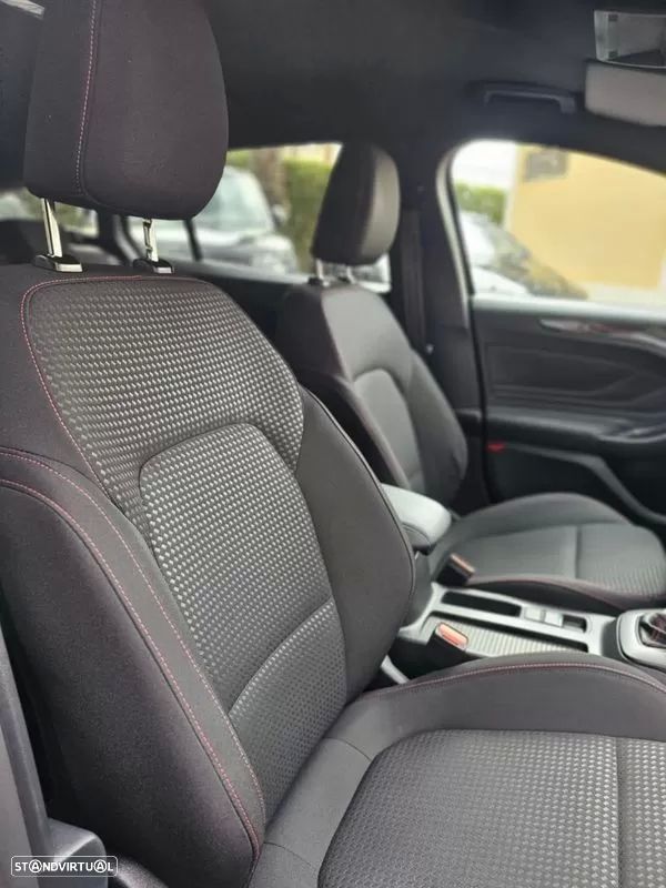 Ford Focus SW 1.0 EcoBoost MHEV ST-Line X - 14