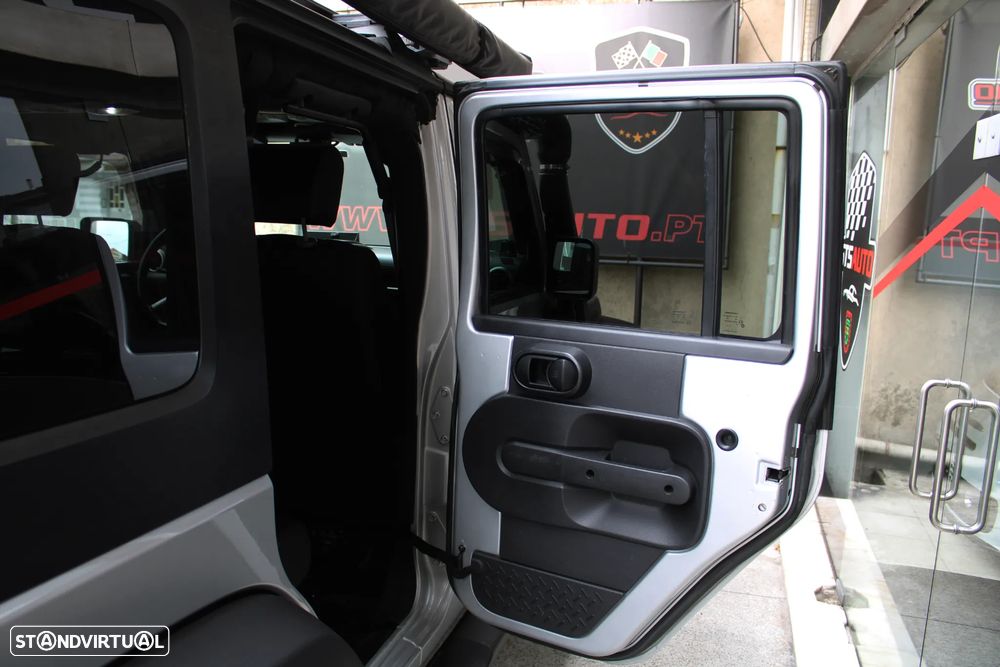 Jeep Wrangler 2.8 CRD ATX Sport - 27