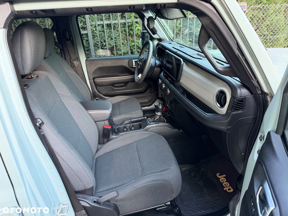 Jeep Wrangler - 24