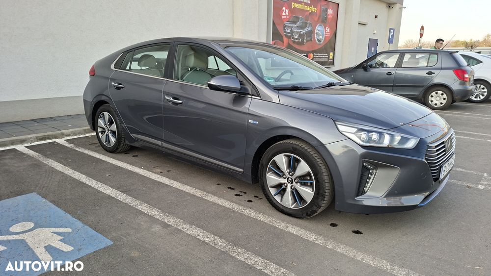 Hyundai IONIQ - 3