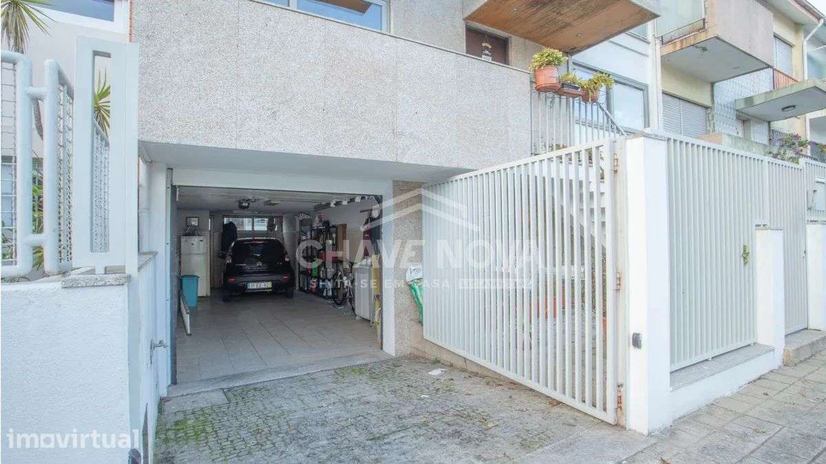 Moradia T3+1 a 200m de Santo Ovídio - Grande imagem: 3/23